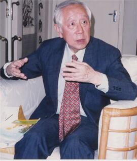 樹仁簡訊(1999年11月號)上刊登的胡鴻烈博士訪問照片
