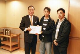 Mr Li Kwok-cheung and Student representatives