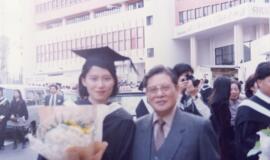 Professor Wong Mong Hea and Graduates = 黃夢曦教授和畢業生們 1