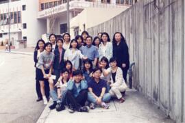 Professor Wong Mong Hea and students 8 = 黃夢曦教授和學生們 8