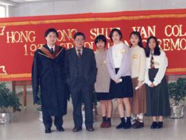 Professor Wong and Graduates 44 黃夢曦教授和畢業生們 44
