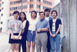 Professor Wong Mong Hea and students 12 = 黃夢曦教授和學生們 12