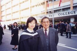 Professor Wong Mong Hea and Graduates = 黃夢曦教授和畢業生們 26