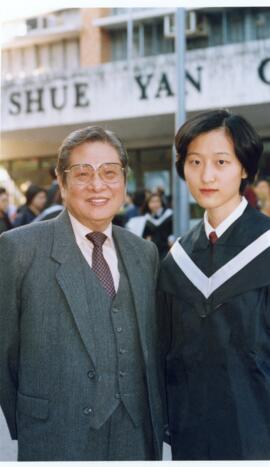 Professor Wong and Graduates 32 = 黃夢曦教授和畢業生們 32