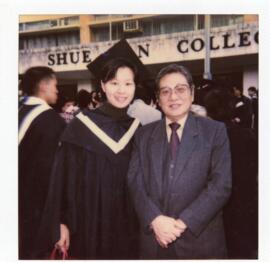 Professor Wong Mong Hea and Graduates = 黃夢曦教授和畢業生們 18