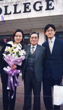 Professor Wong and Graduates 31 = 黃夢曦教授和畢業生們 31